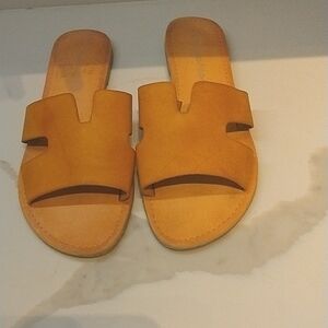 Classified Size 7 ‎ Distressed Mustard Slide Sandal Vegan Leather Notches